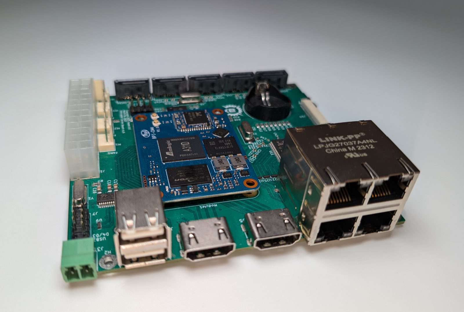 Interceptor Carrier Board with a Banana Pi CM4 installed